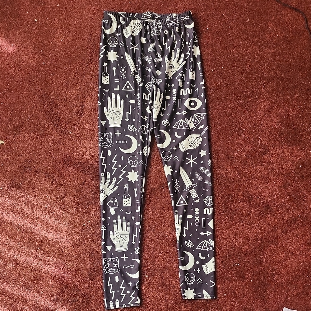 Amazon Black and White Mystical Print Leggings